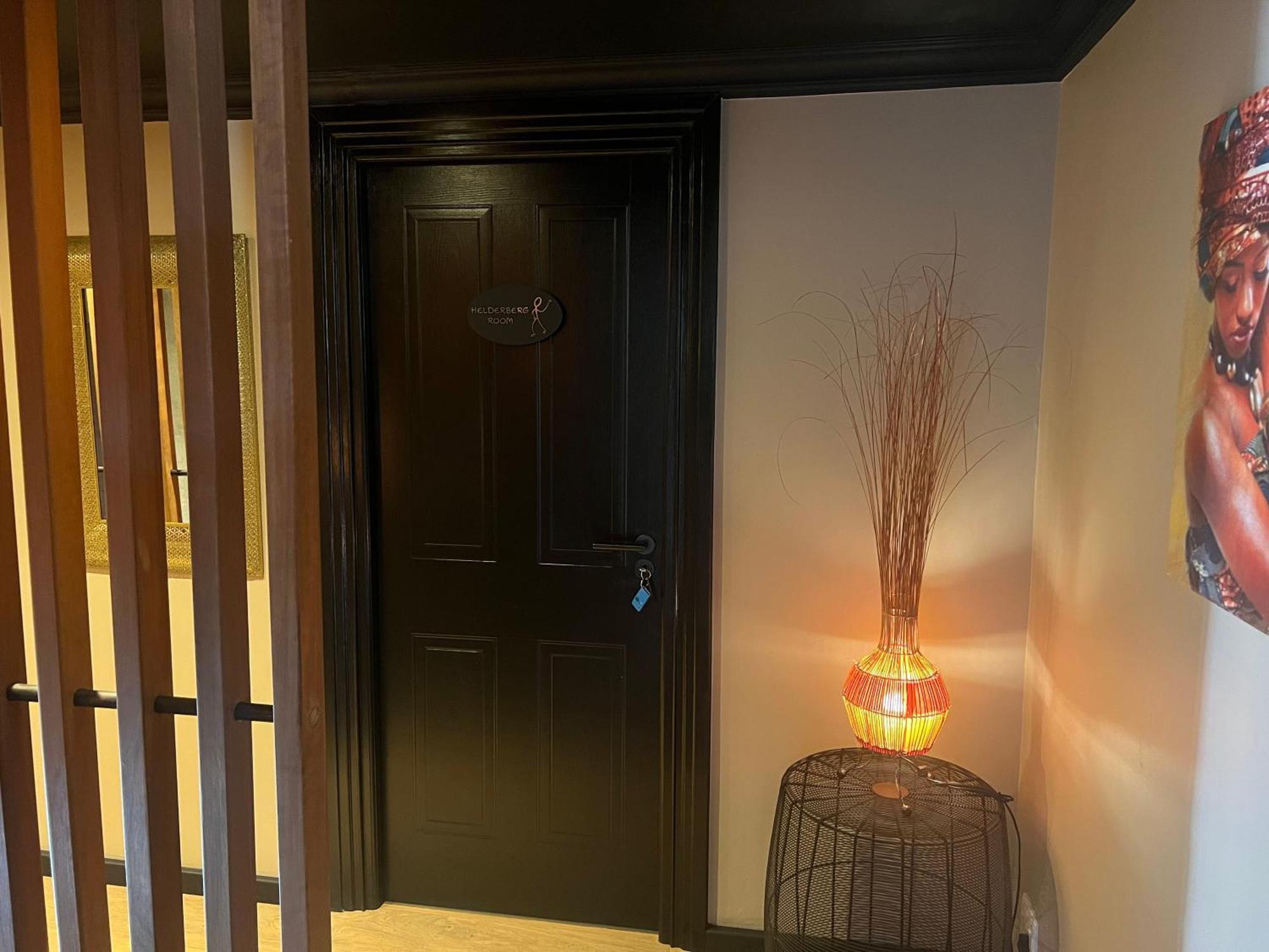 Yebo Boutique Guesthouse Сомерсет-Уэст Экстерьер фото